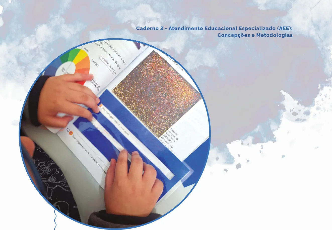 Fotografia das mãos de um estudante usando uma régua guia de leitura transparente e azul sobre a página de um livro com uma obra de arte e uma pergunta sobre sensações de calor ou frio